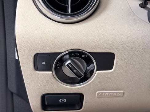 Used 2014 Mercedes-Benz SLK 250 image 26