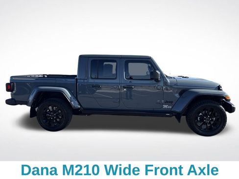 Used 2025 Jeep Gladiator Sport image 8
