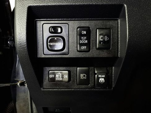 Used 2019 Toyota Tundra SR5 w/ SR5 Upgrade Package RWD image 24