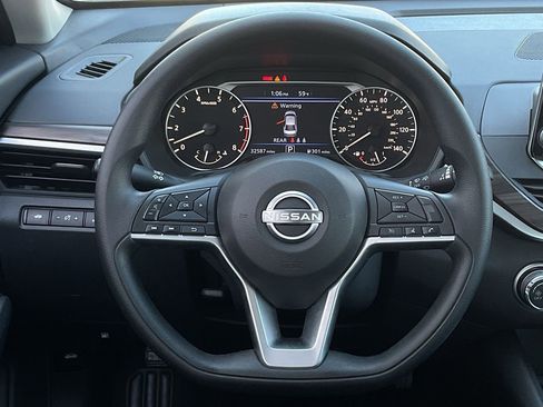 Used 2025 Nissan Altima 2.5 SV image 19