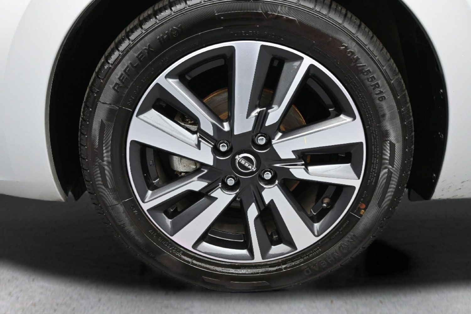 Used 2025 Nissan Versa SV FWD image 12