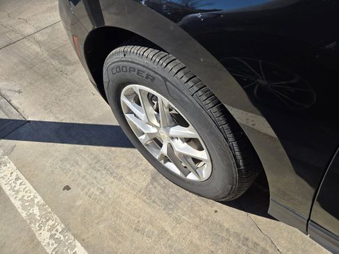 Used 2022 Chevrolet Equinox LS w/ LS Convenience Package image 9