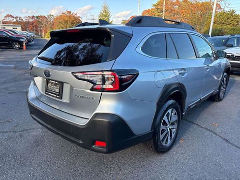 Used 2025 Subaru Outback Premium image 3