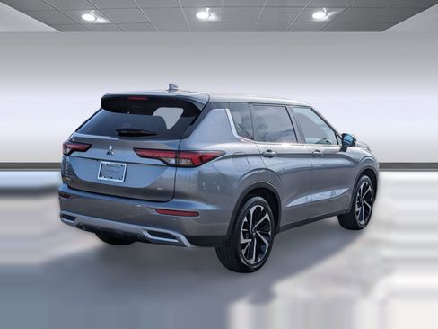 Used 2024 Mitsubishi Outlander SE image 9