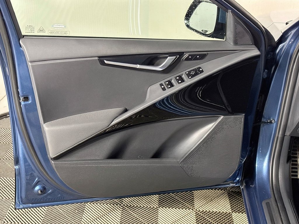 Used 2024 Kia Niro SX Touring FWD image 10