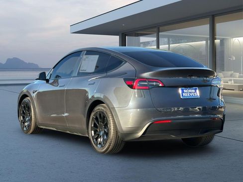 Used 2021 Tesla Model Y Long Range image 6