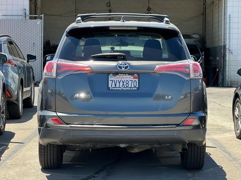 Used 2017 Toyota RAV4 LE FWD image 6