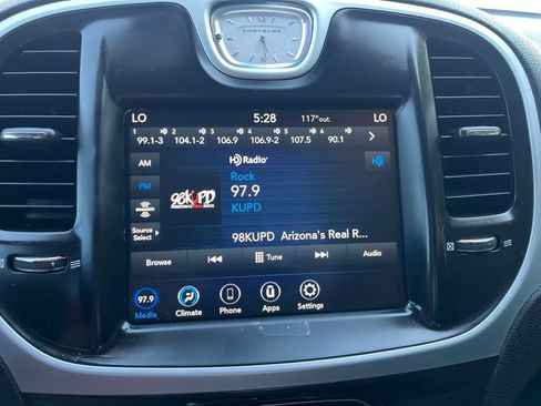 Used 2022 Chrysler 300 Touring image 31