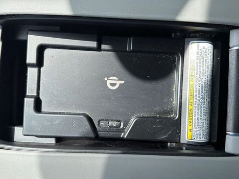 Used 2020 Toyota Highlander XLE FWD image 22