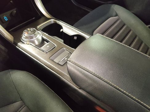 Used 2018 Ford Fusion SE w/ Fusion SE Technology Package FWD image 26