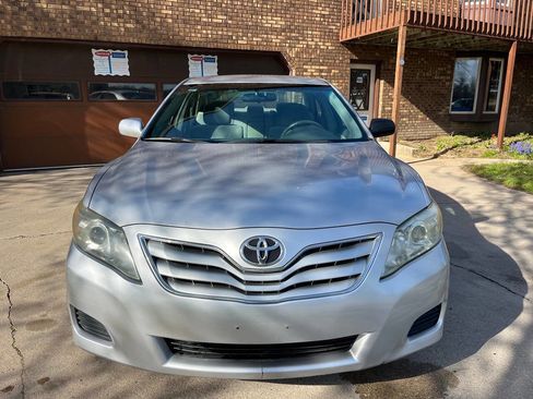 Used 2011 Toyota Camry LE FWD image 2