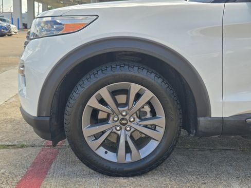 Used 2021 Ford Explorer XLT w/ Equipment Group 202A RWD image 5