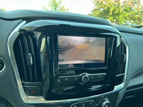 Used 2020 Chevrolet Traverse LT image 14