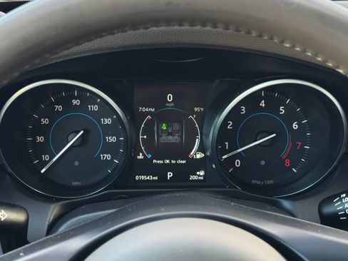 Used 2016 Jaguar XF Premium AWD/4WD image 30