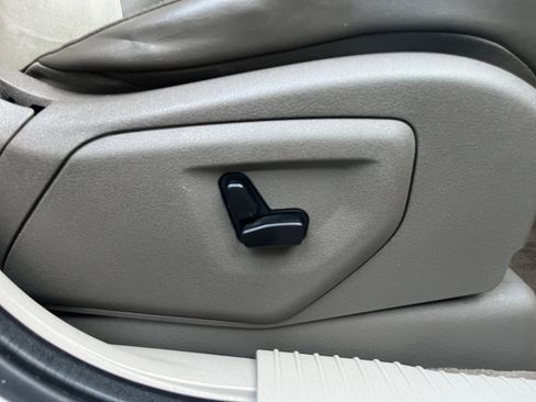 Used 2010 Jeep Grand Cherokee Limited w/ Trailer Tow Group IV image 27