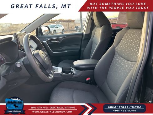 Used 2021 Toyota RAV4 XLE image 19