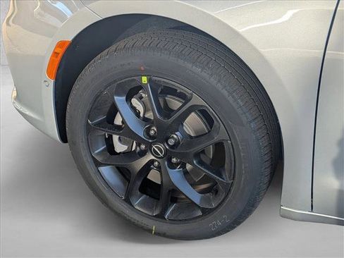 New 2026 Chrysler Pacifica Select image 10