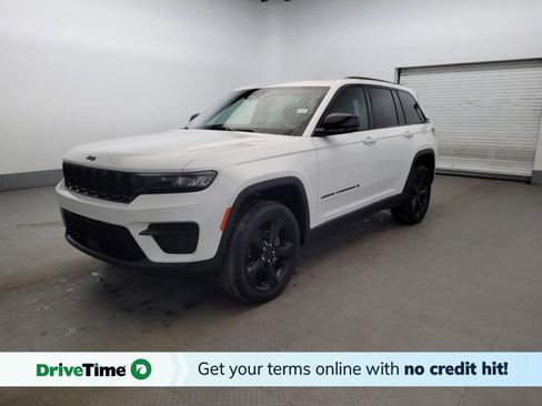 Used 2023 Jeep Grand Cherokee Altitude image 1