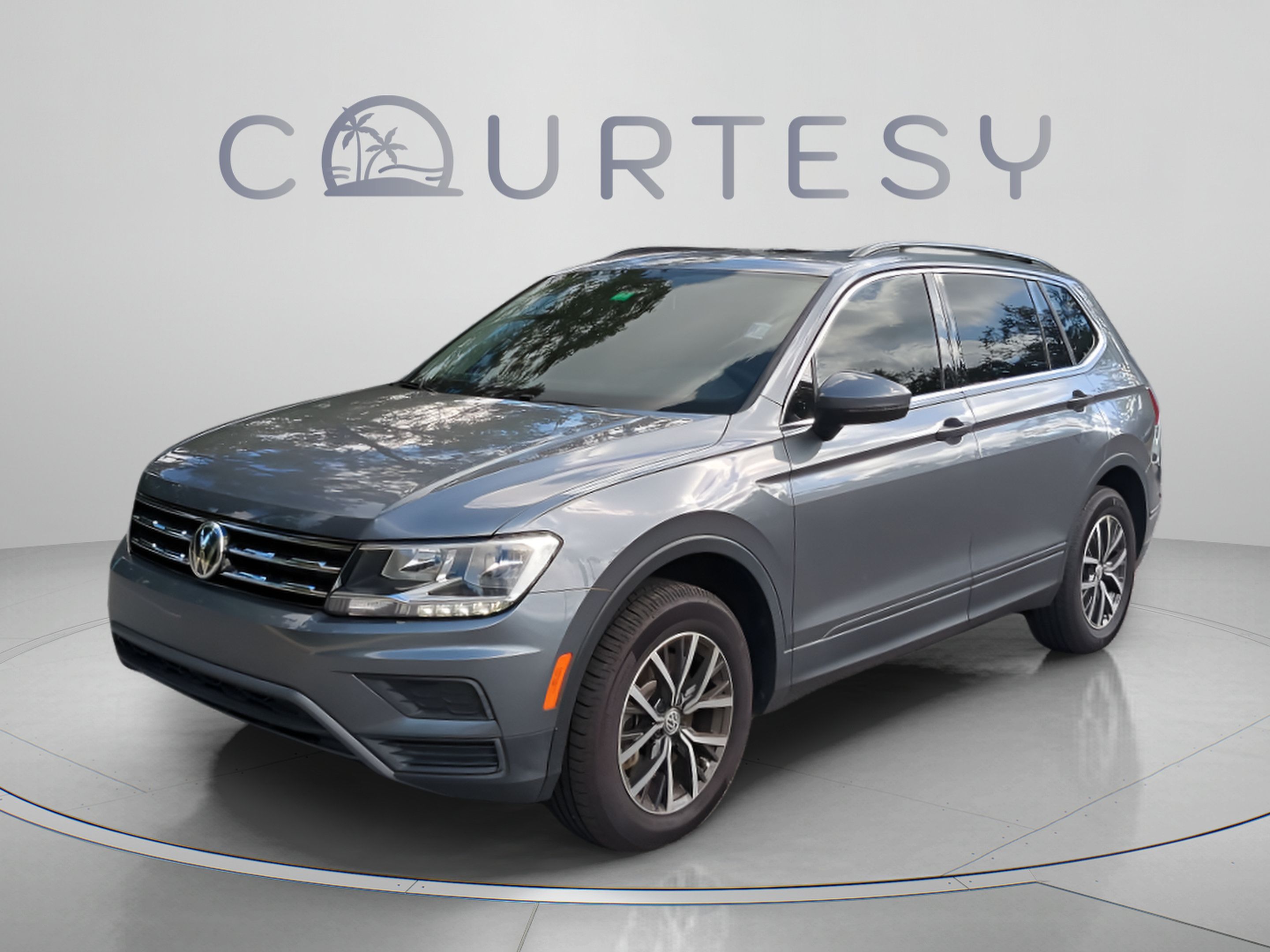Used 2019 Volkswagen Tiguan SE w/ Panoramic Sunroof Package FWD image 1