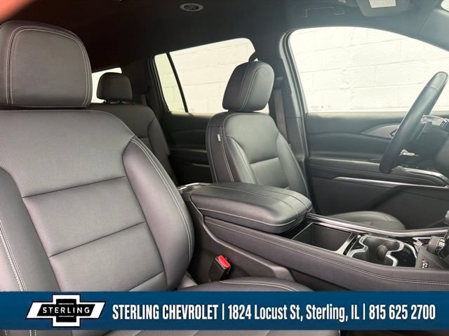 Used 2025 Chevrolet Traverse LT FWD image 12