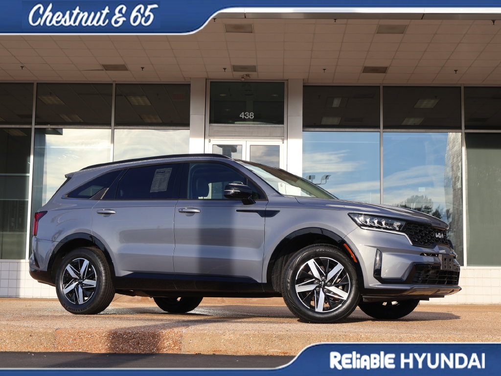 Used 2023 Kia Sorento S w/ Panoramic Sunroof Package FWD image 2