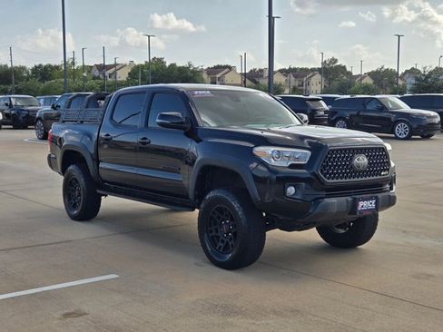 Used 2018 Toyota Tacoma TRD Off-Road RWD image 3