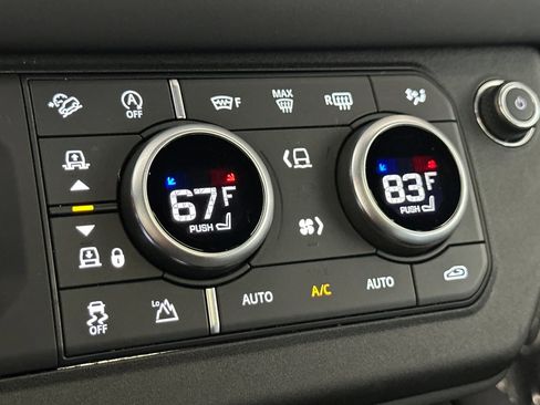 Used 2025 Land Rover Defender 110 S image 23