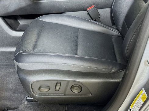 Used 2025 Chevrolet Equinox LT w/ Convenience Package II FWD image 17