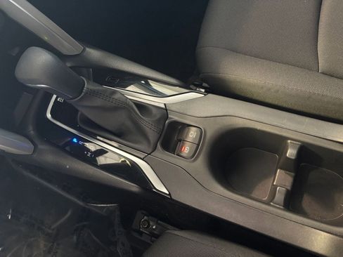 Used 2025 Toyota Corolla Cross LE image 40