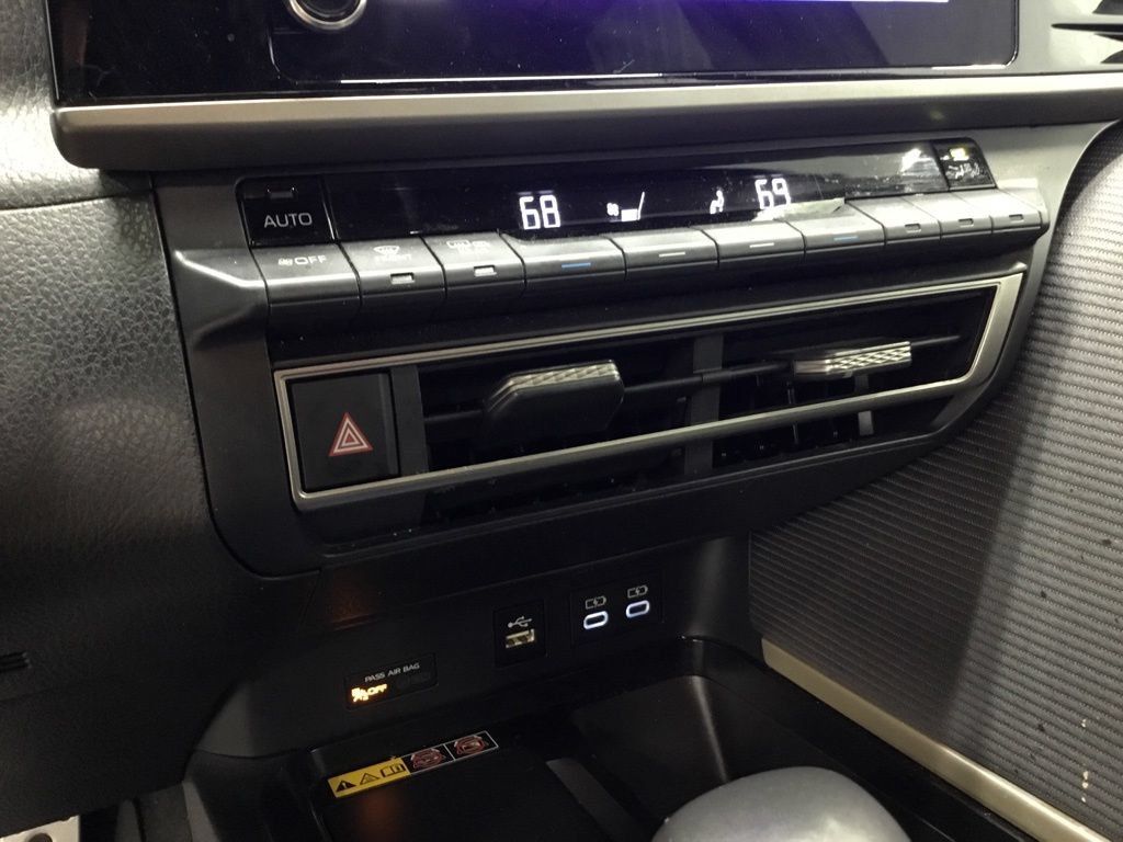 Used 2025 Toyota Camry SE FWD image 17