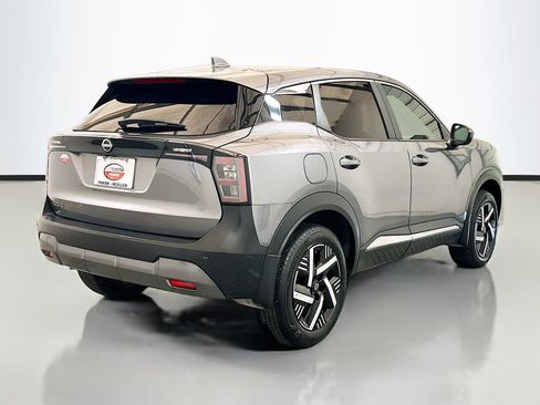 Used 2025 Nissan Kicks SV FWD image 4