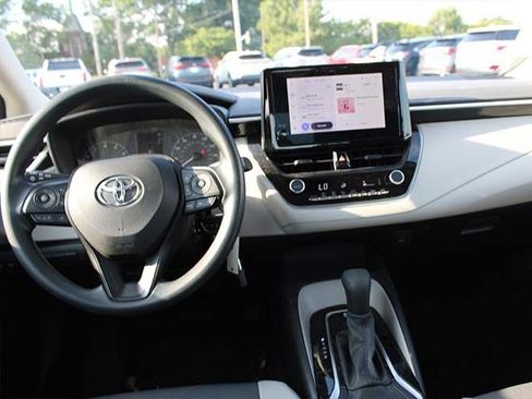 Used 2024 Toyota Corolla LE FWD image 10