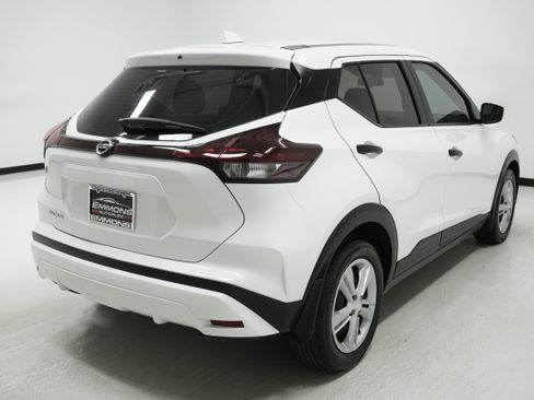 Used 2021 Nissan Kicks S image 4