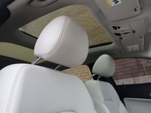 Used 2018 Mercedes-Benz GLA 250 4MATIC w/ Premium Package image 26