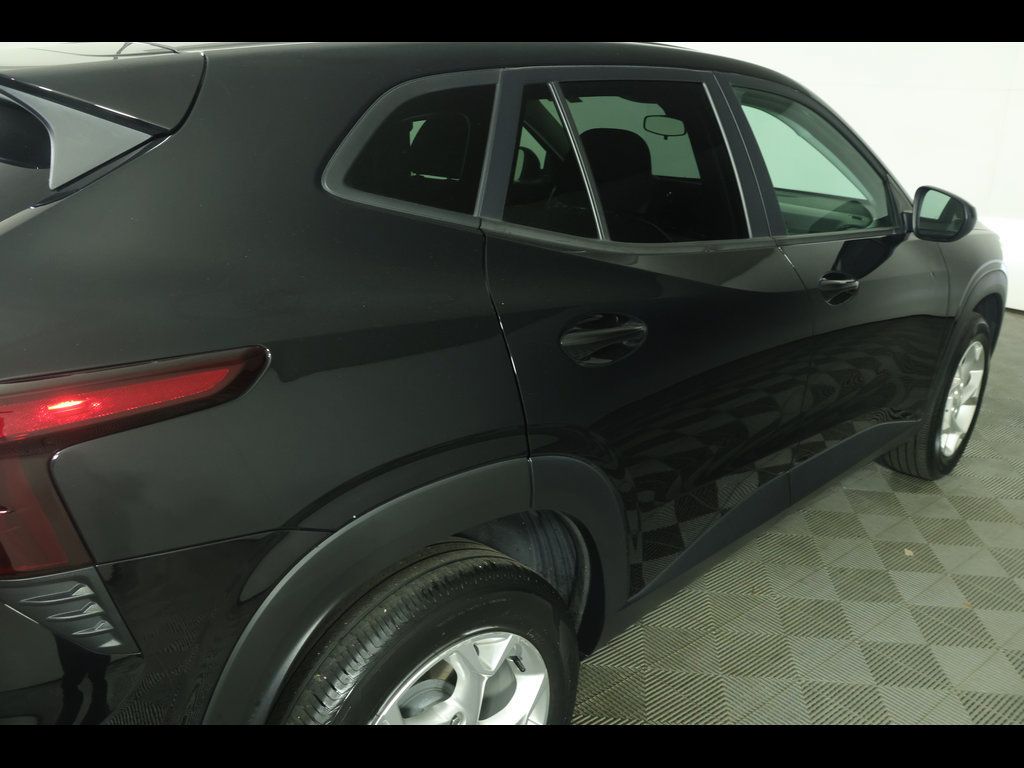 Used 2024 Chevrolet Trax LS w/ LS Convenience Package FWD image 16