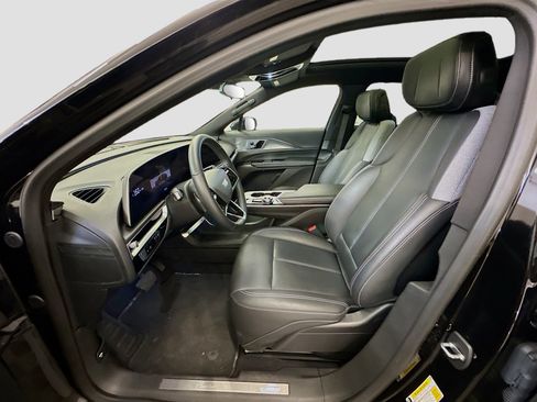 Used 2024 Cadillac Lyriq Tech image 13