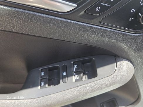 Used 2012 Volkswagen Jetta TDI FWD image 9