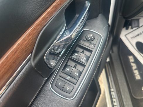 Used 2017 RAM 1500 Laramie w/ Convenience Group AWD/4WD image 13