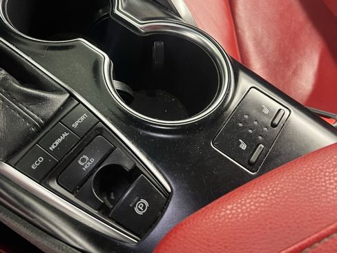 Used 2018 Toyota Camry XSE image 9