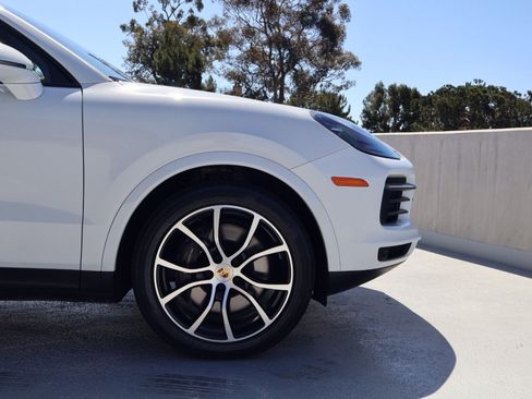 Certified 2023 Porsche Cayenne AWD/4WD image 11