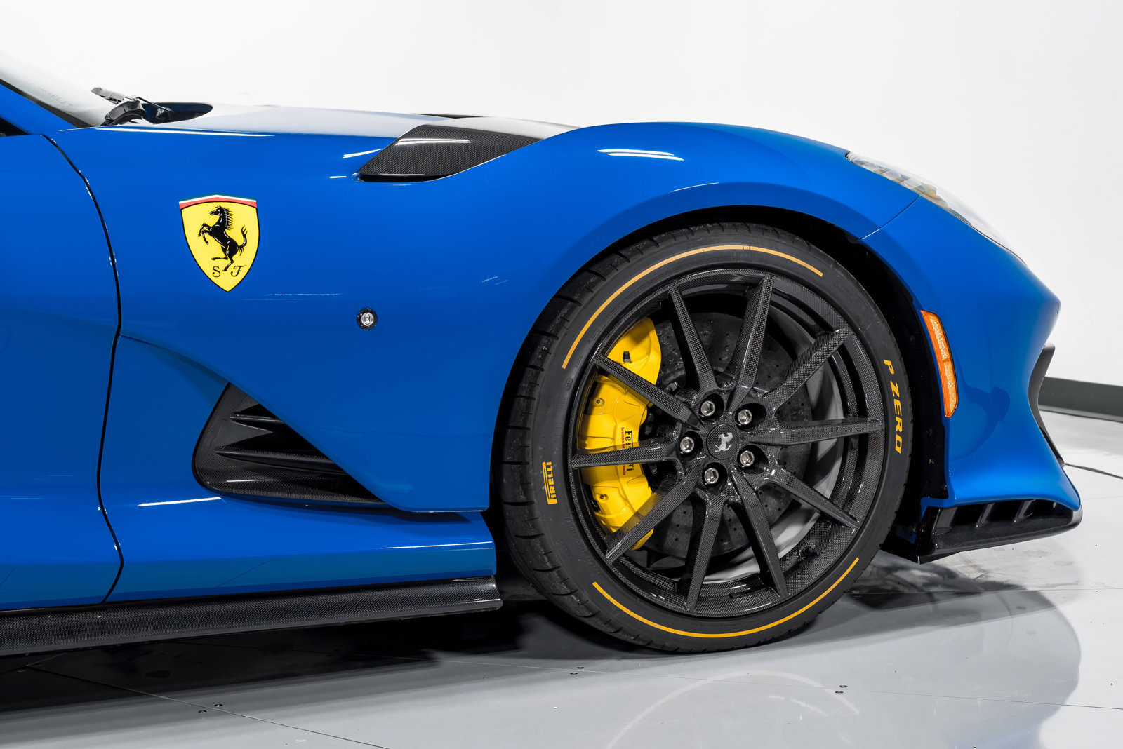 Used 2022 Ferrari 812 Competizione RWD image 7