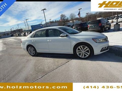 Used 2018 Volkswagen Passat 2.0T SE image 2
