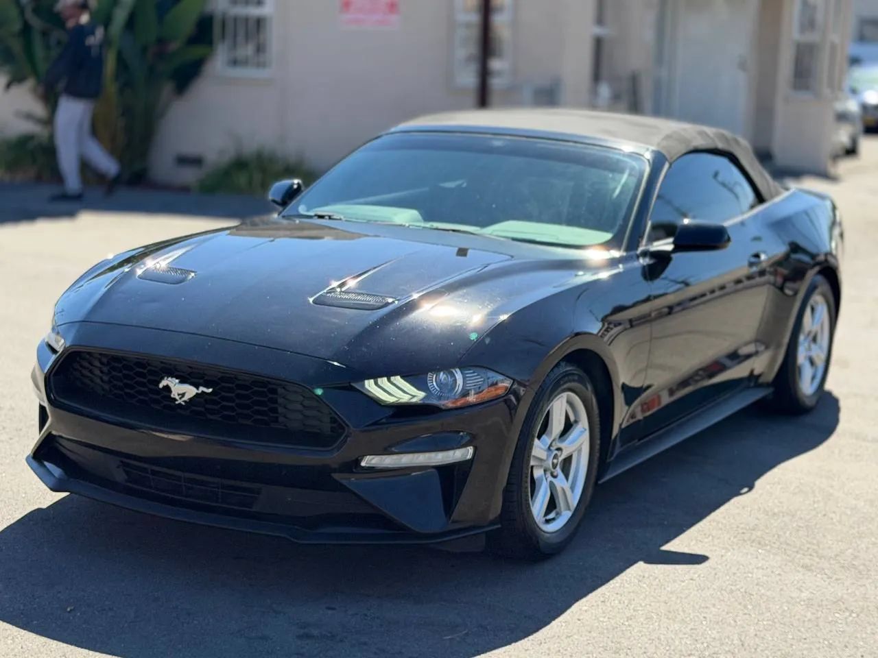 Used 2018 Ford Mustang Convertible RWD image 49
