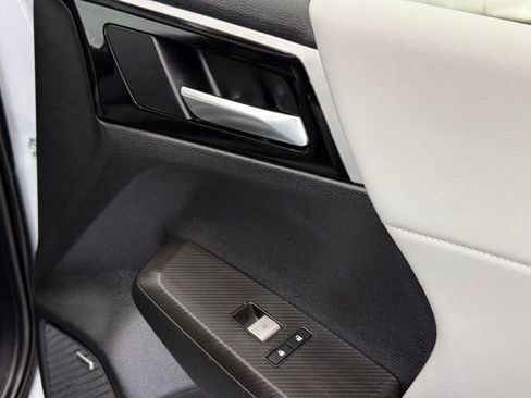 Used 2025 Mitsubishi Outlander SE AWD/4WD image 25