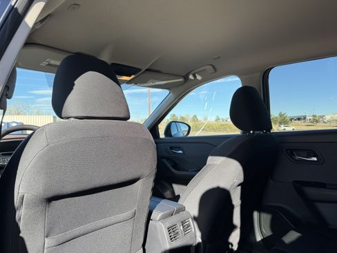 Used 2022 Nissan Rogue SV image 14