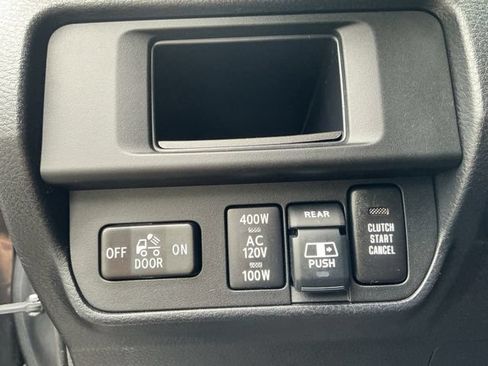 Used 2017 Toyota Tacoma TRD Off-Road w/ Tow Package AWD/4WD image 25