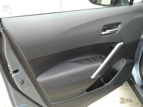 Used 2025 Toyota Corolla Cross XLE image 16