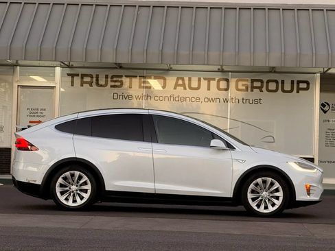 Used 2016 Tesla Model X 90D AWD/4WD image 5