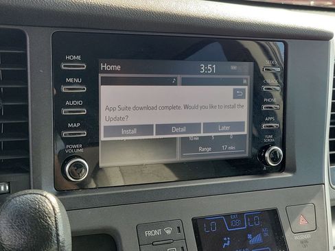 Used 2020 Toyota Sienna L w/ Carpet Mat Package image 8