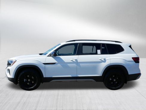 Certified 2024 Volkswagen Atlas Peak Edition SE AWD/4WD image 4